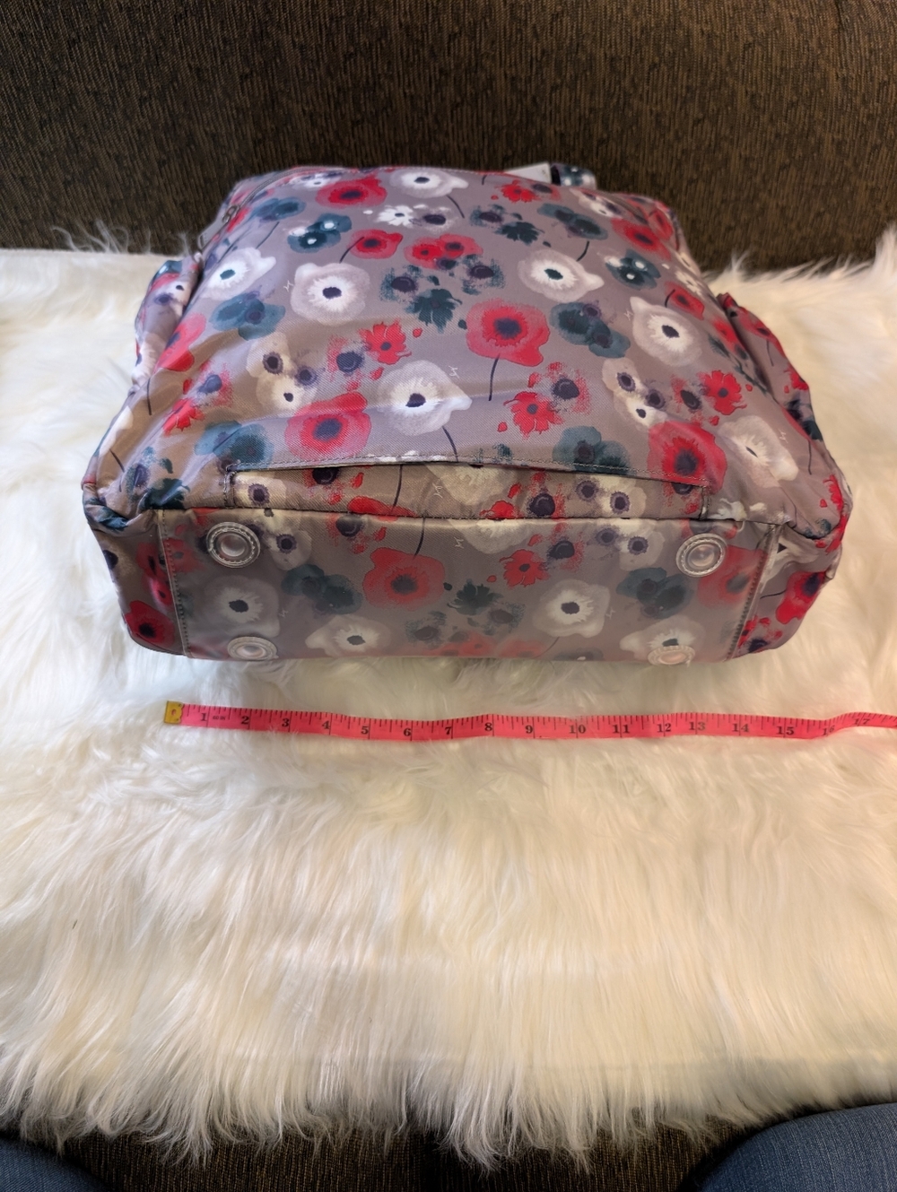lug Sprinter Floral Tote Bag in Gray, Red & Navy - Picture 8 of 9